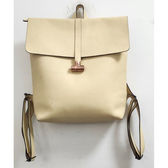 GAG BACKPACK PERA Leather Creamy lemon hue — elegant and versatile - Picture 2 of 16